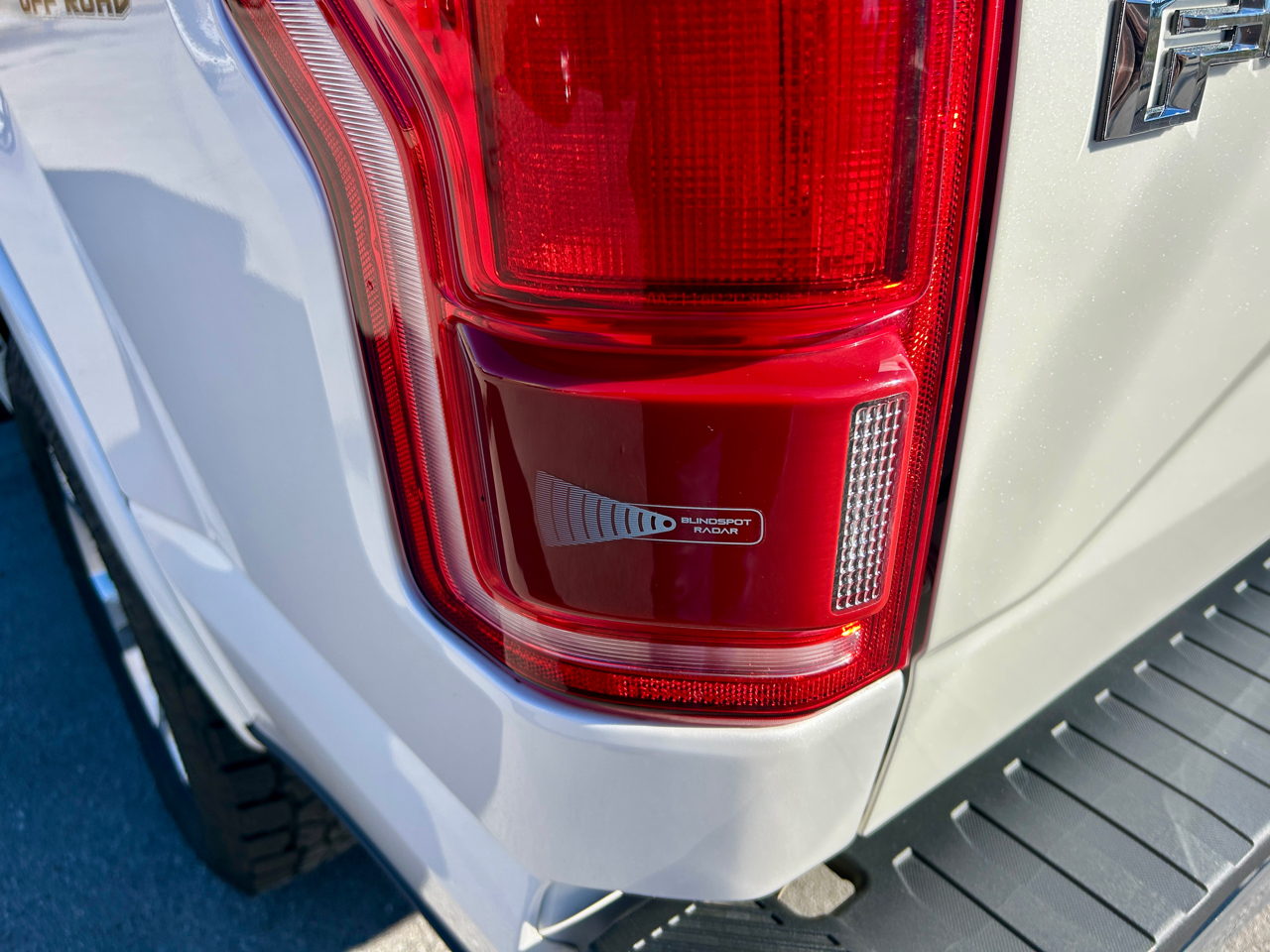 Ford F-150 4WD SuperCrew 139" Lariat 2015