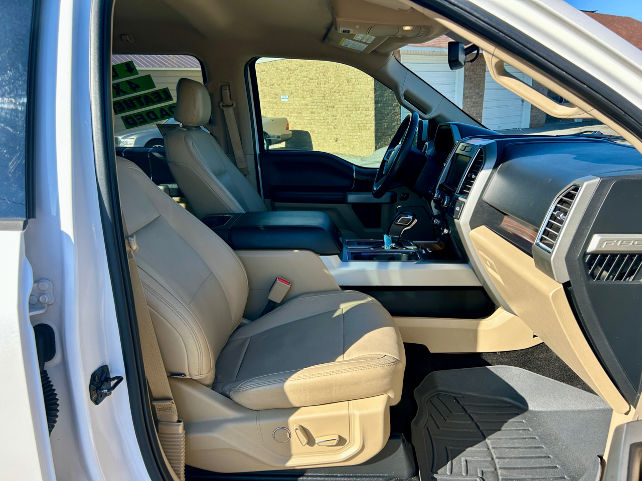 Ford F-150 4WD SuperCrew 139" Lariat 2015