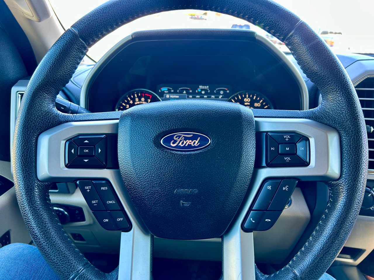 Ford F-150 4WD SuperCrew 139" Lariat 2015