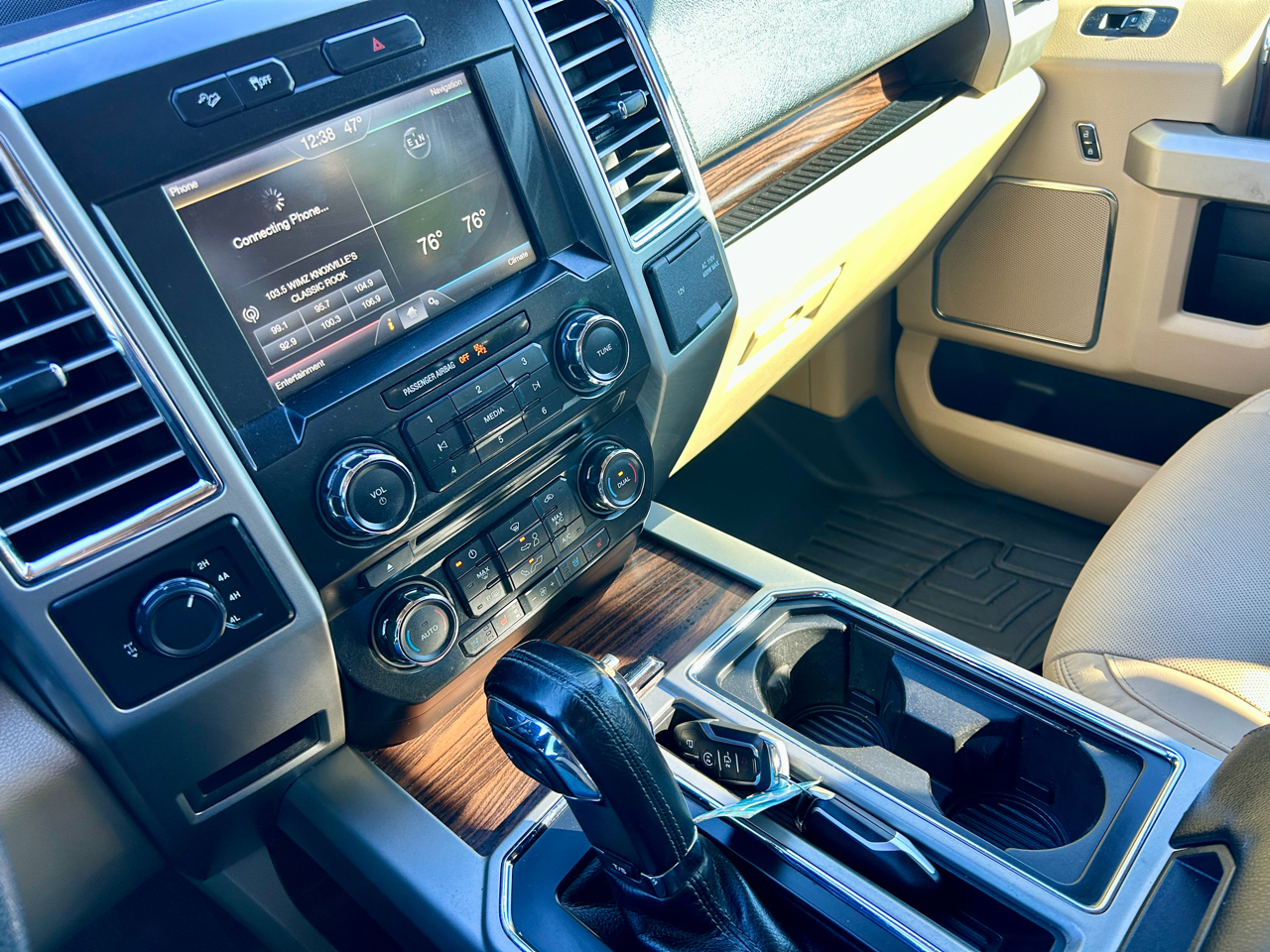 Ford F-150 4WD SuperCrew 139" Lariat 2015