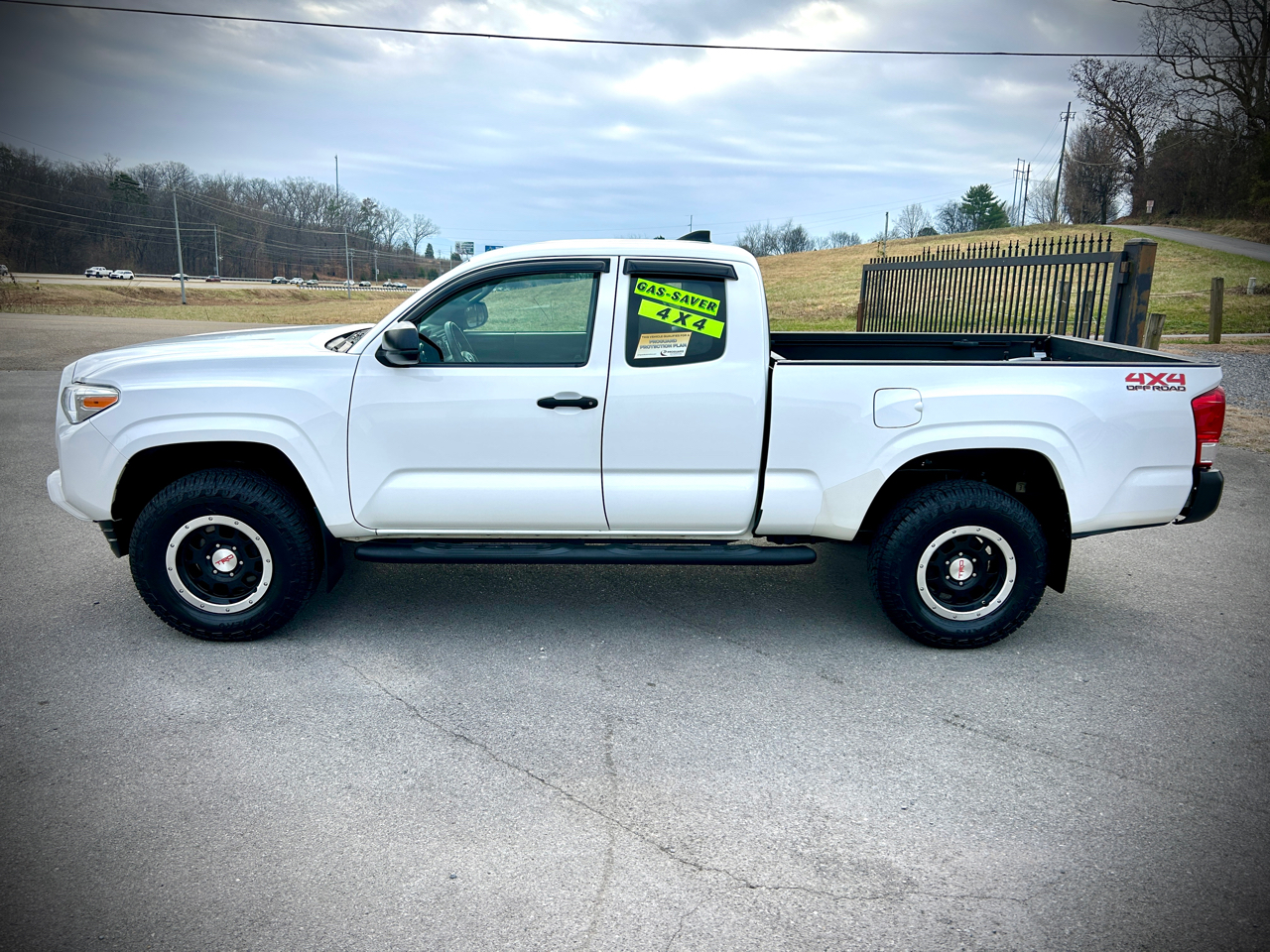 Toyota Tacoma 4WD Access Cab I4 MT (Natl) 2016