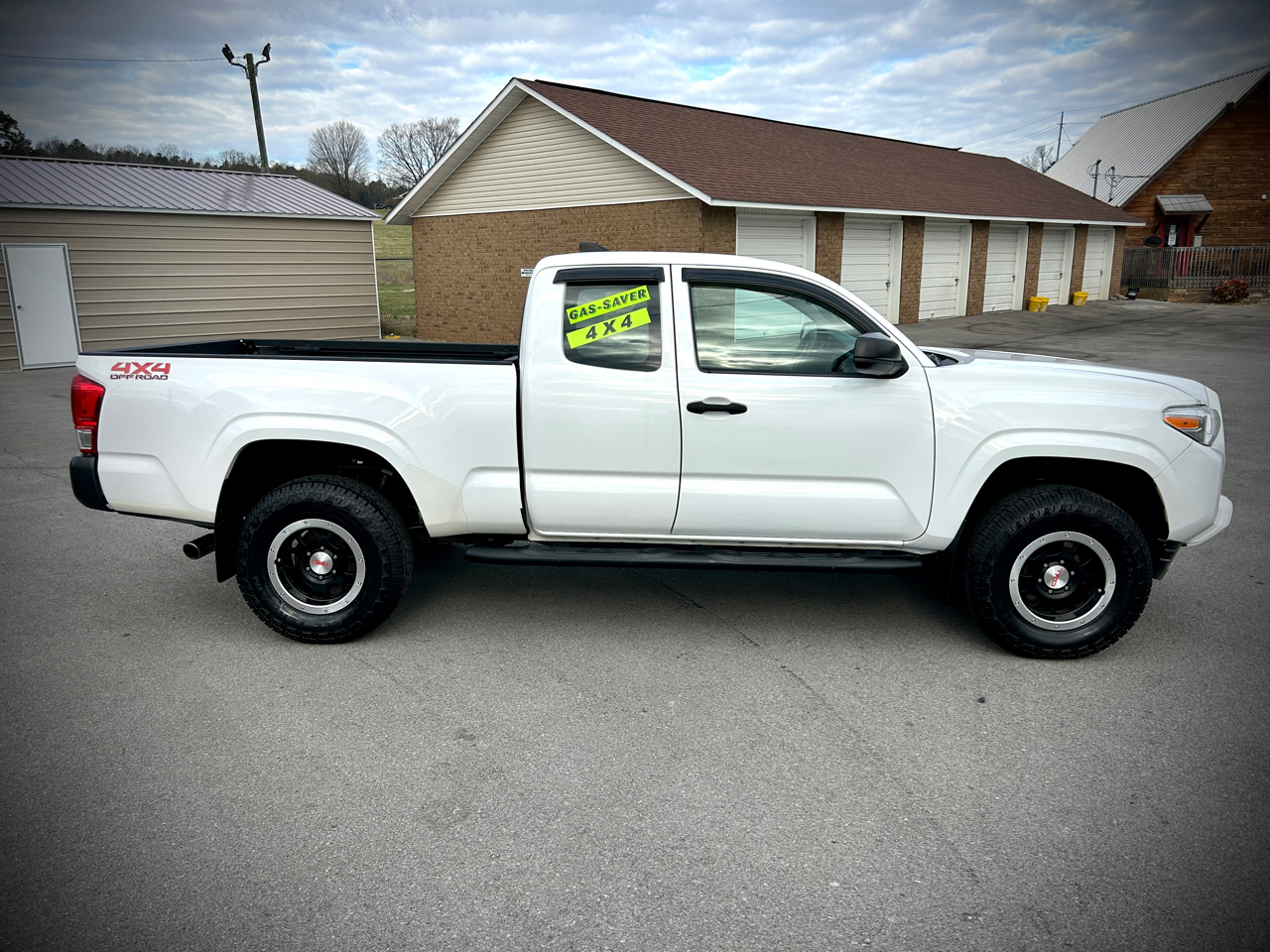 Toyota Tacoma 4WD Access Cab I4 MT (Natl) 2016