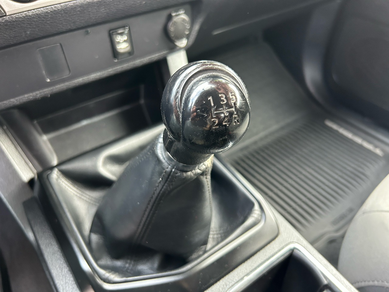 Toyota Tacoma 4WD Access Cab I4 MT (Natl) 2016