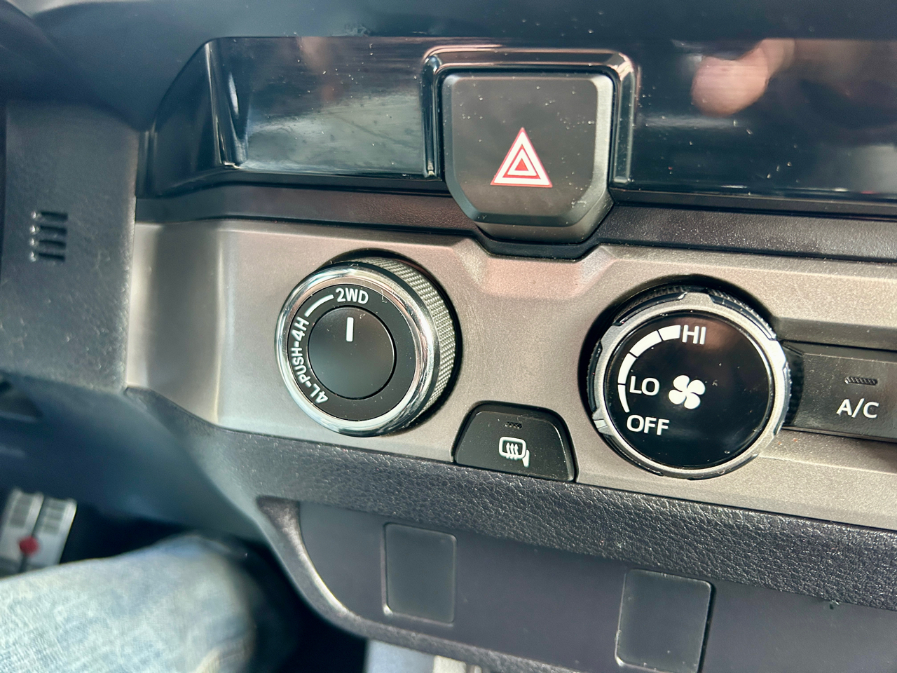 Toyota Tacoma 4WD Access Cab I4 MT (Natl) 2016