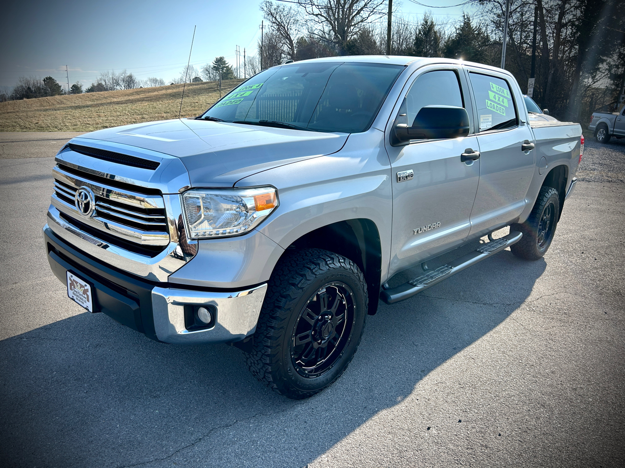 Toyota Tundra SR5 5.7L V8 FFV CrewMax 4WD 2016
