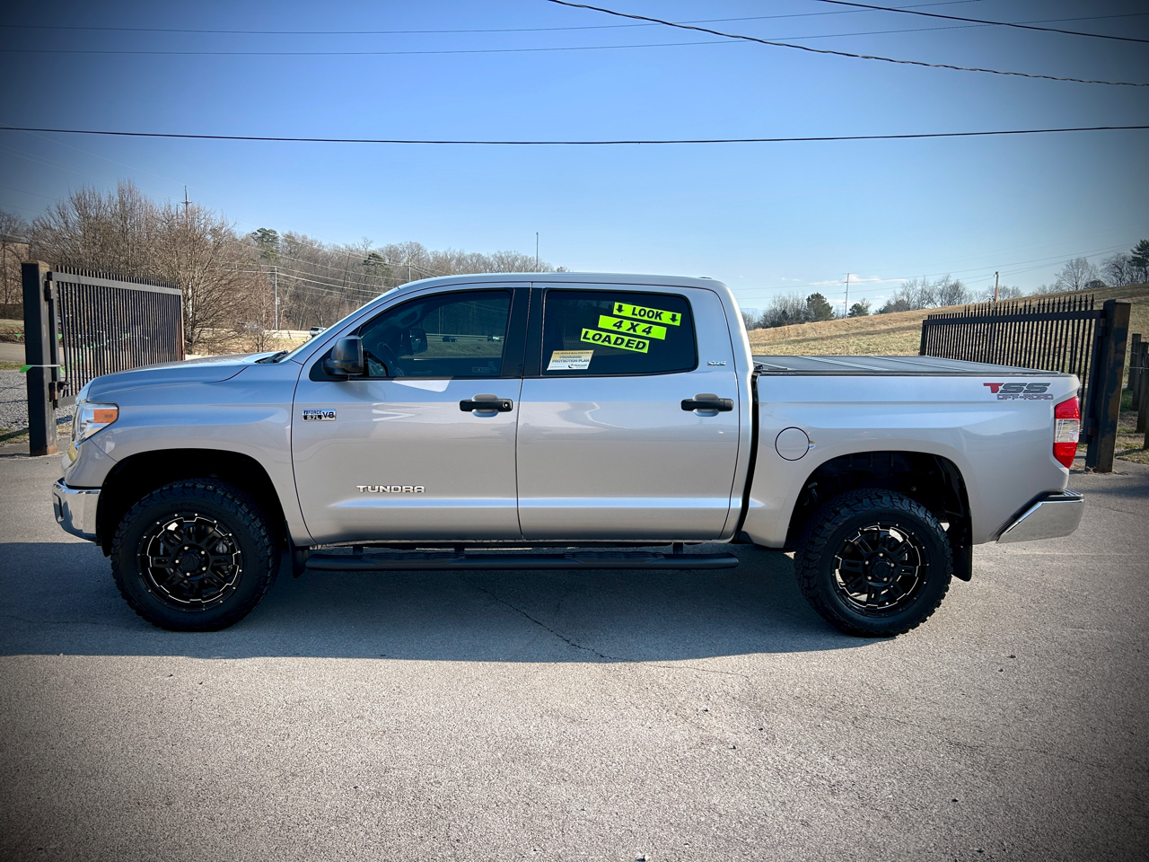 Toyota Tundra SR5 5.7L V8 FFV CrewMax 4WD 2016