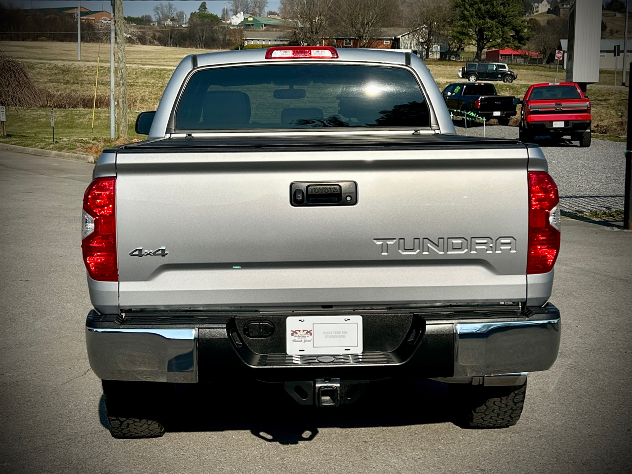 Toyota Tundra SR5 5.7L V8 FFV CrewMax 4WD 2016
