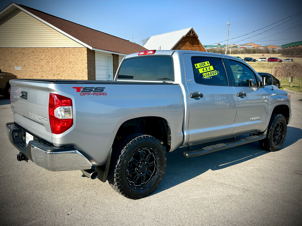 Toyota Tundra SR5 5.7L V8 FFV CrewMax 4WD 2016
