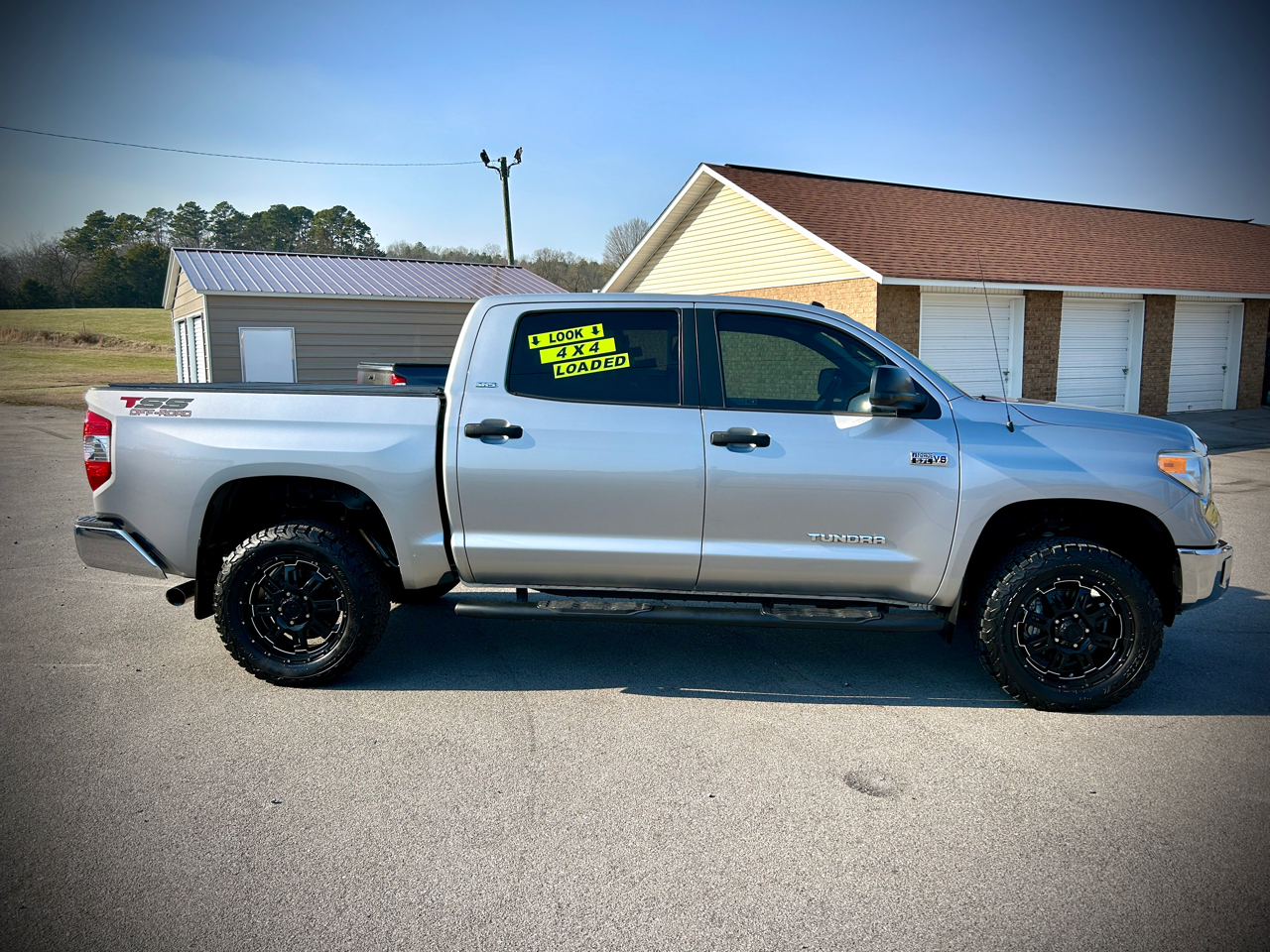 Toyota Tundra SR5 5.7L V8 FFV CrewMax 4WD 2016