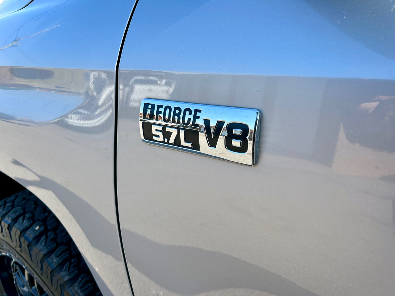 Toyota Tundra SR5 5.7L V8 FFV CrewMax 4WD 2016