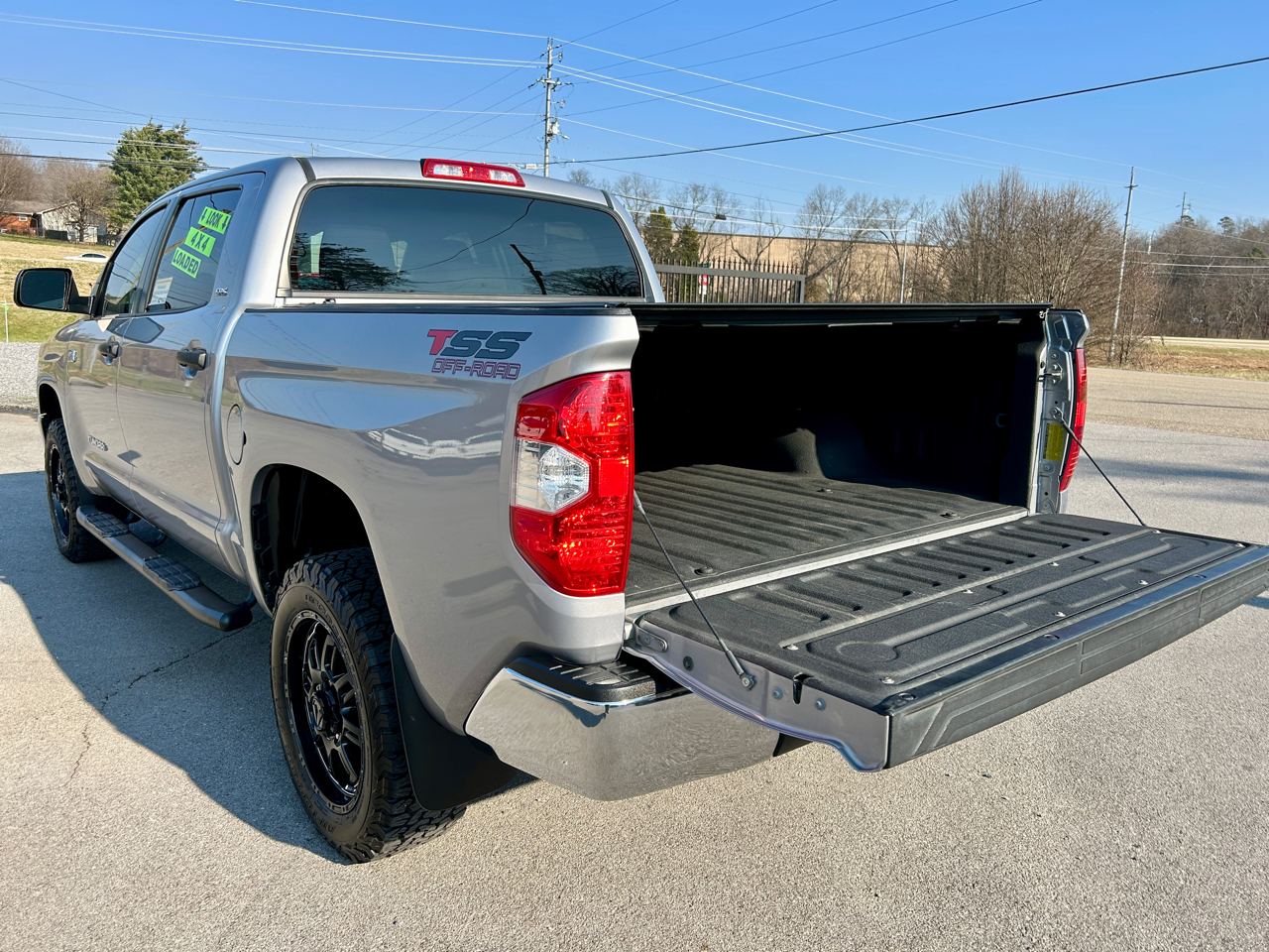 Toyota Tundra SR5 5.7L V8 FFV CrewMax 4WD 2016