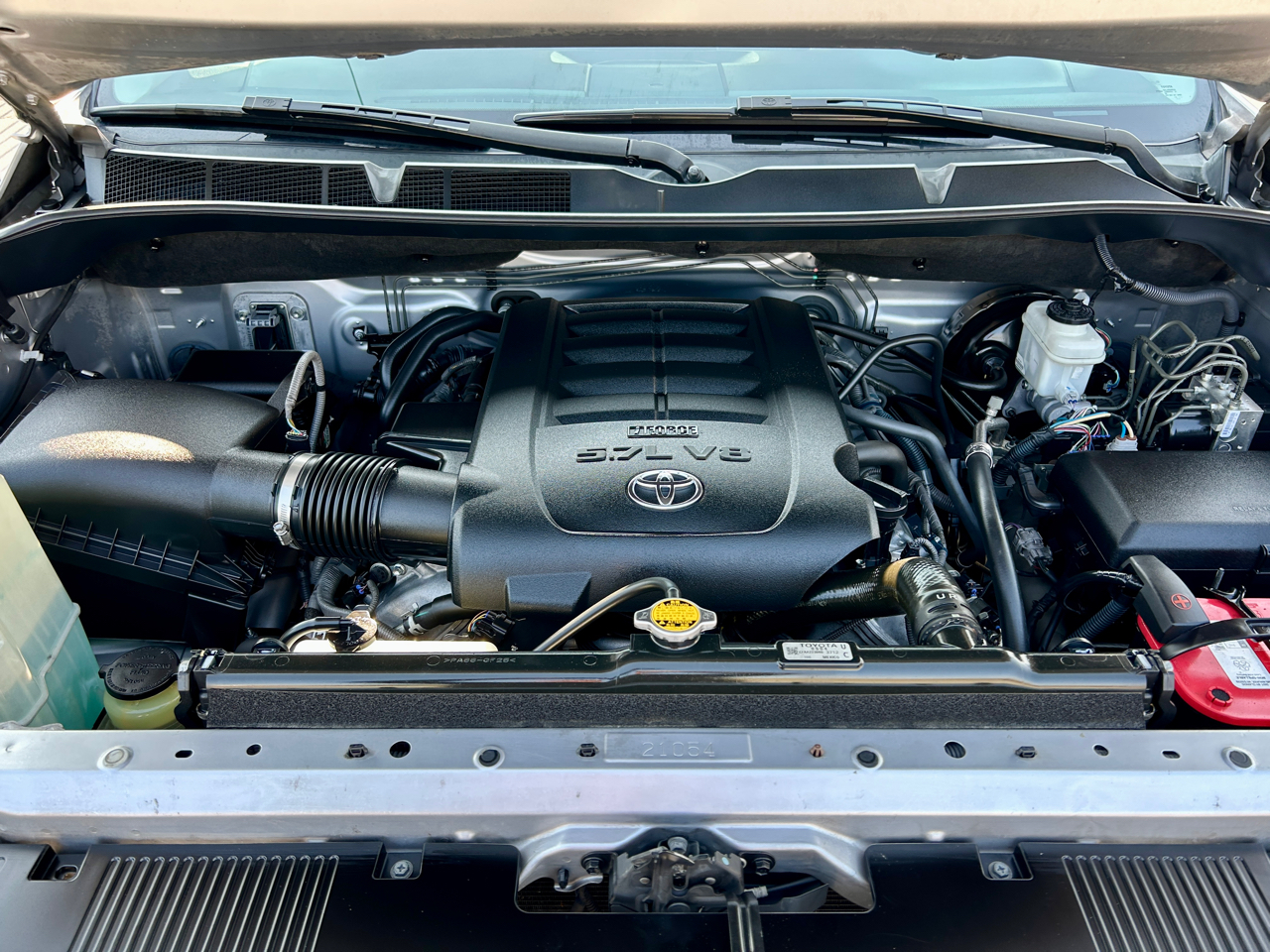 Toyota Tundra SR5 5.7L V8 FFV CrewMax 4WD 2016