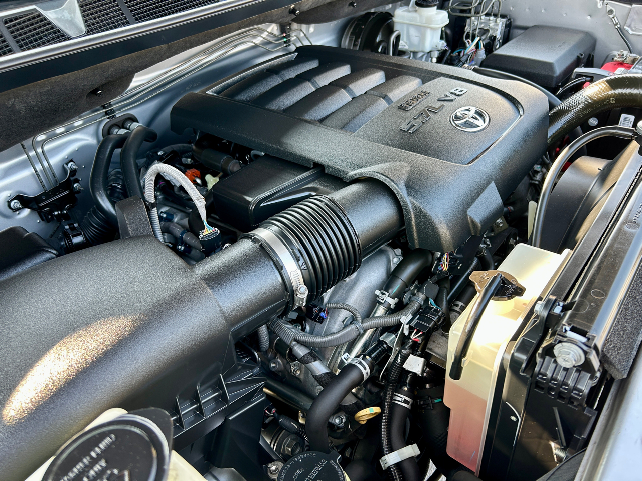 Toyota Tundra SR5 5.7L V8 FFV CrewMax 4WD 2016