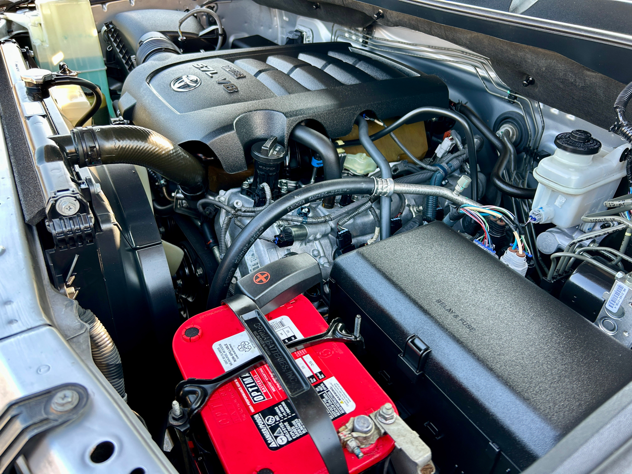 Toyota Tundra SR5 5.7L V8 FFV CrewMax 4WD 2016