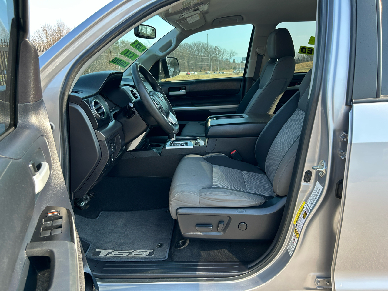 Toyota Tundra SR5 5.7L V8 FFV CrewMax 4WD 2016