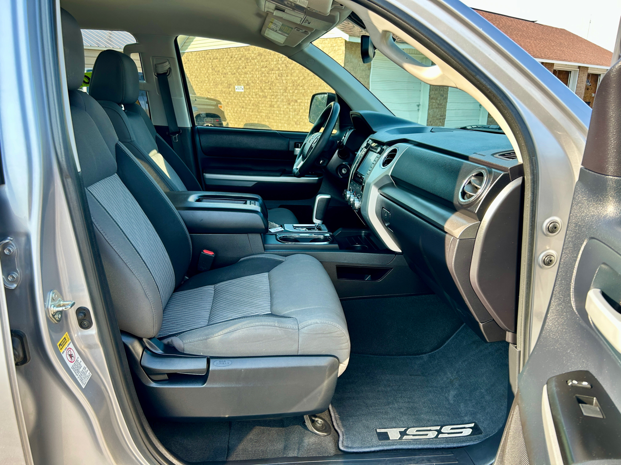 Toyota Tundra SR5 5.7L V8 FFV CrewMax 4WD 2016