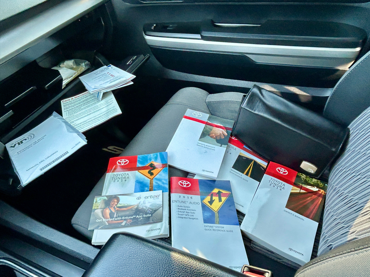 Toyota Tundra SR5 5.7L V8 FFV CrewMax 4WD 2016