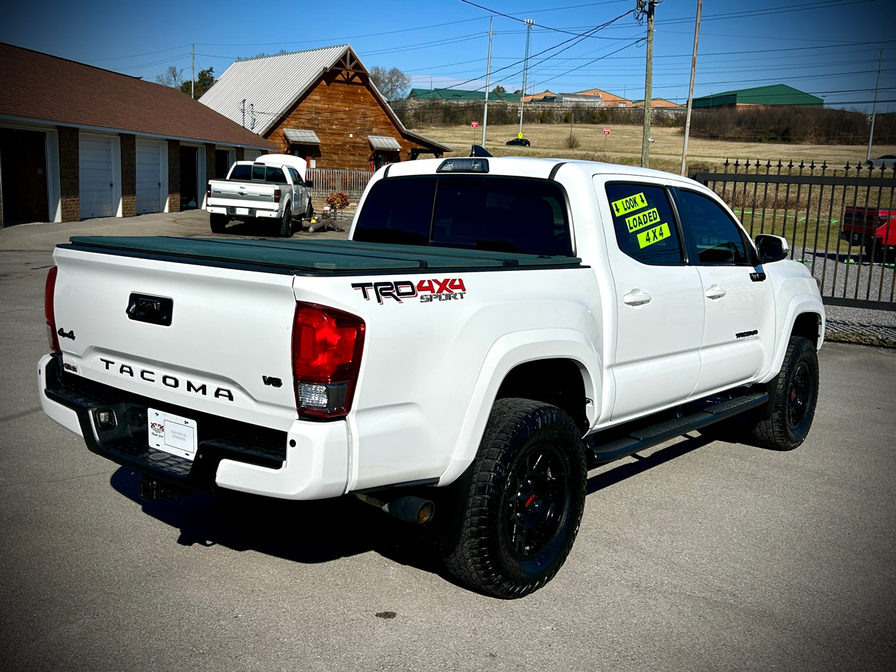 Toyota Tacoma 4WD Double Cab V6 AT TRD Sport (Natl) 2017