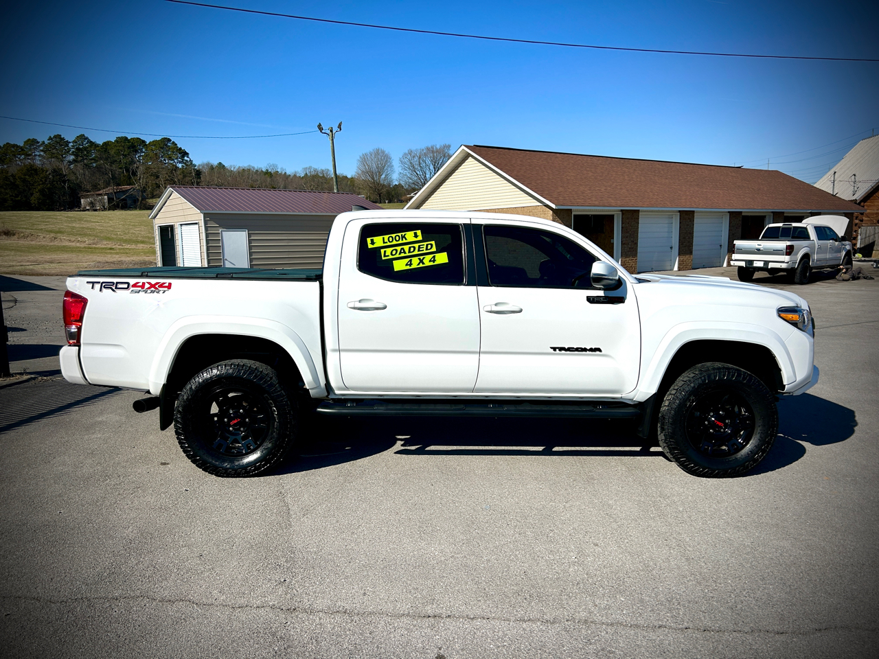 Toyota Tacoma 4WD Double Cab V6 AT TRD Sport (Natl) 2017