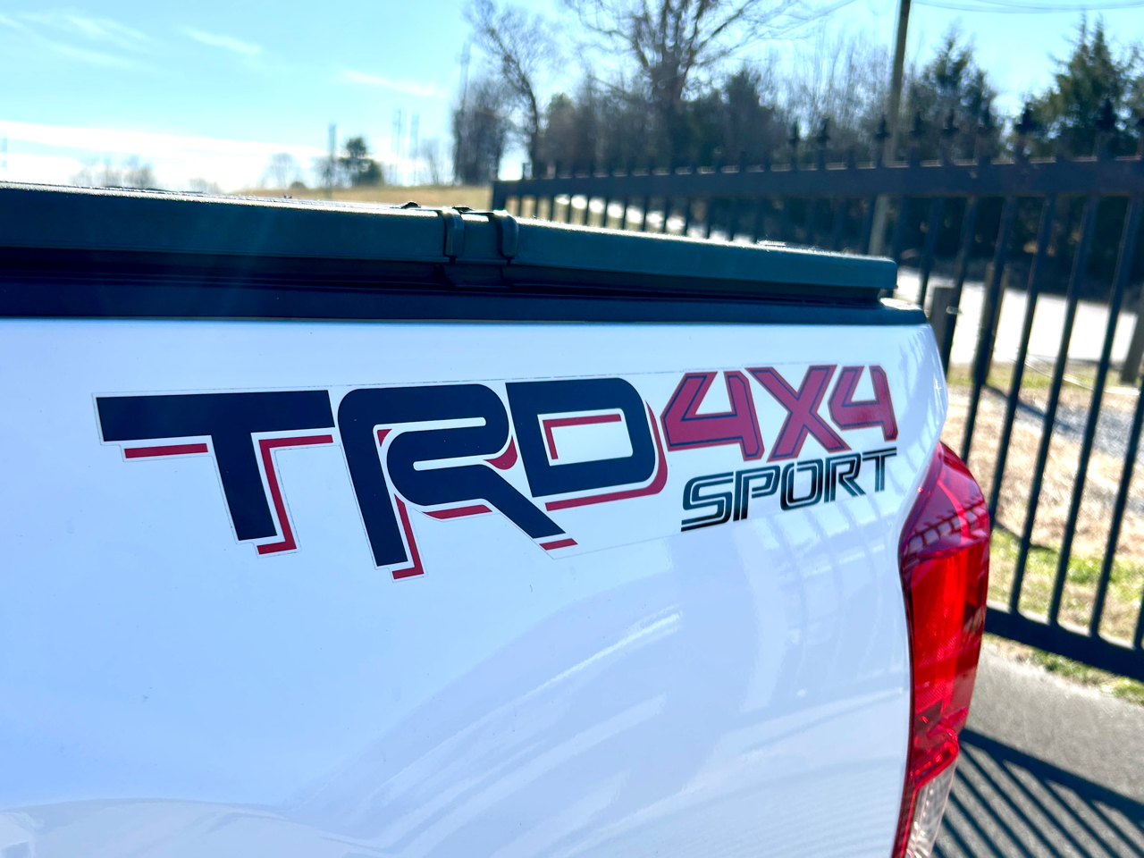 Toyota Tacoma 4WD Double Cab V6 AT TRD Sport (Natl) 2017