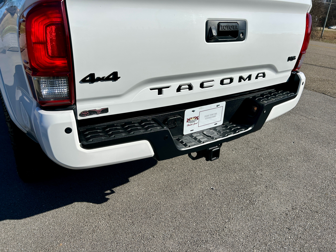 Toyota Tacoma 4WD Double Cab V6 AT TRD Sport (Natl) 2017