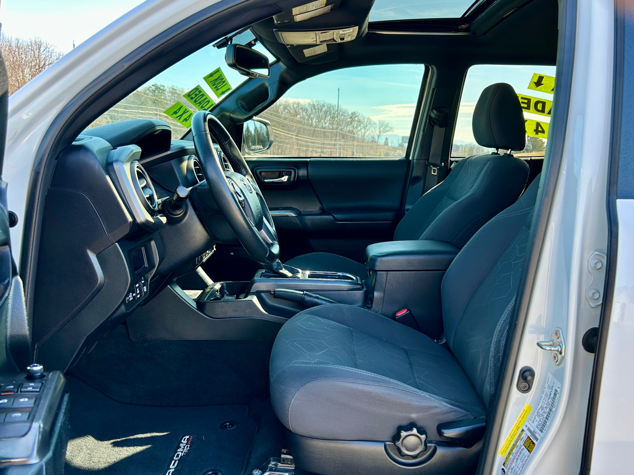 Toyota Tacoma 4WD Double Cab V6 AT TRD Sport (Natl) 2017