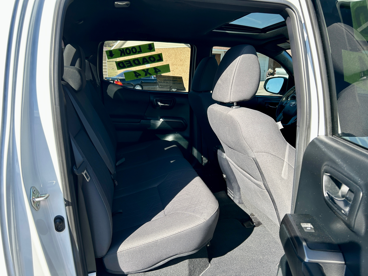 Toyota Tacoma 4WD Double Cab V6 AT TRD Sport (Natl) 2017