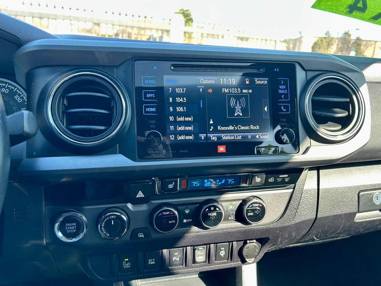 Toyota Tacoma 4WD Double Cab V6 AT TRD Sport (Natl) 2017