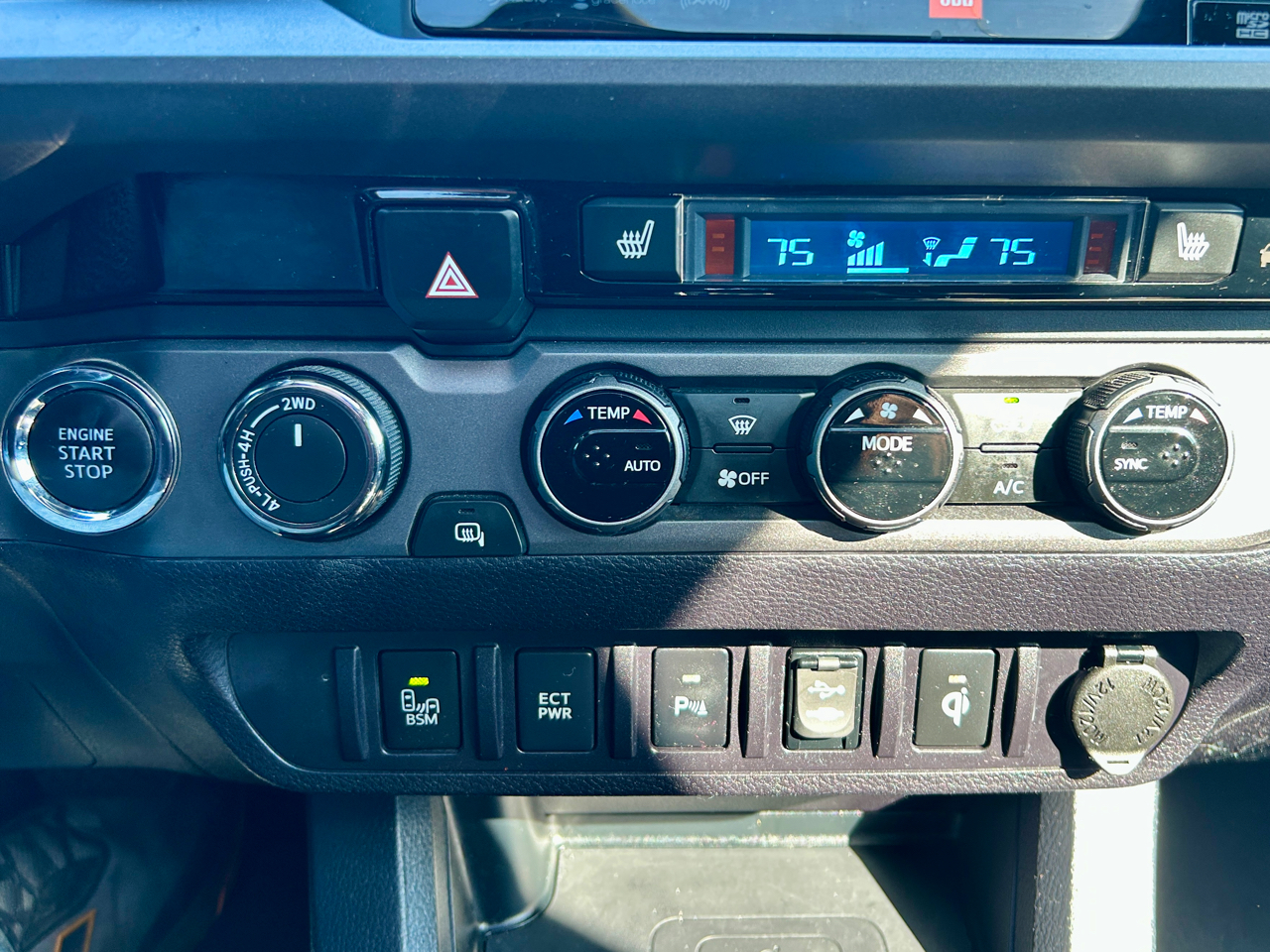 Toyota Tacoma 4WD Double Cab V6 AT TRD Sport (Natl) 2017