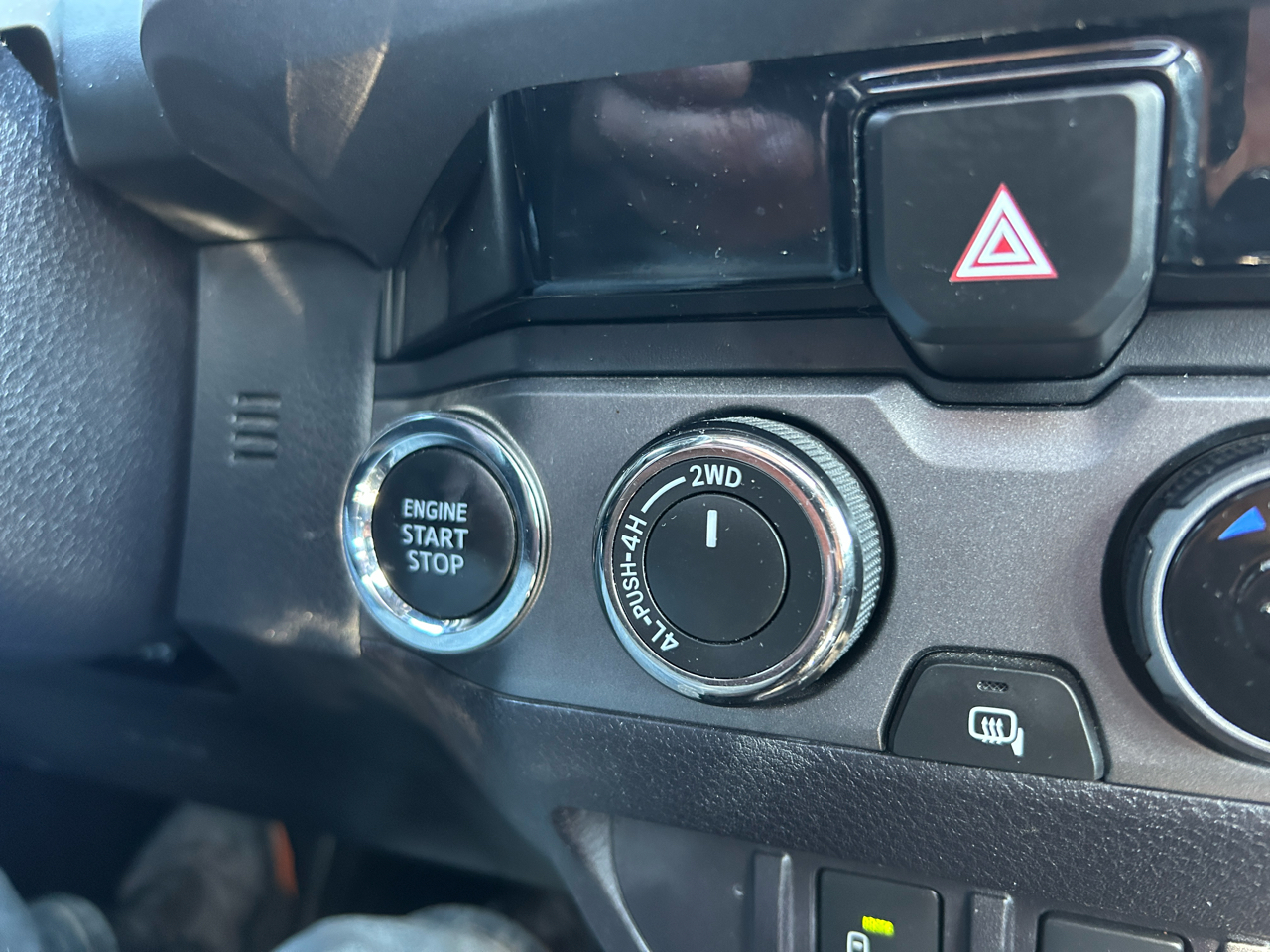 Toyota Tacoma 4WD Double Cab V6 AT TRD Sport (Natl) 2017