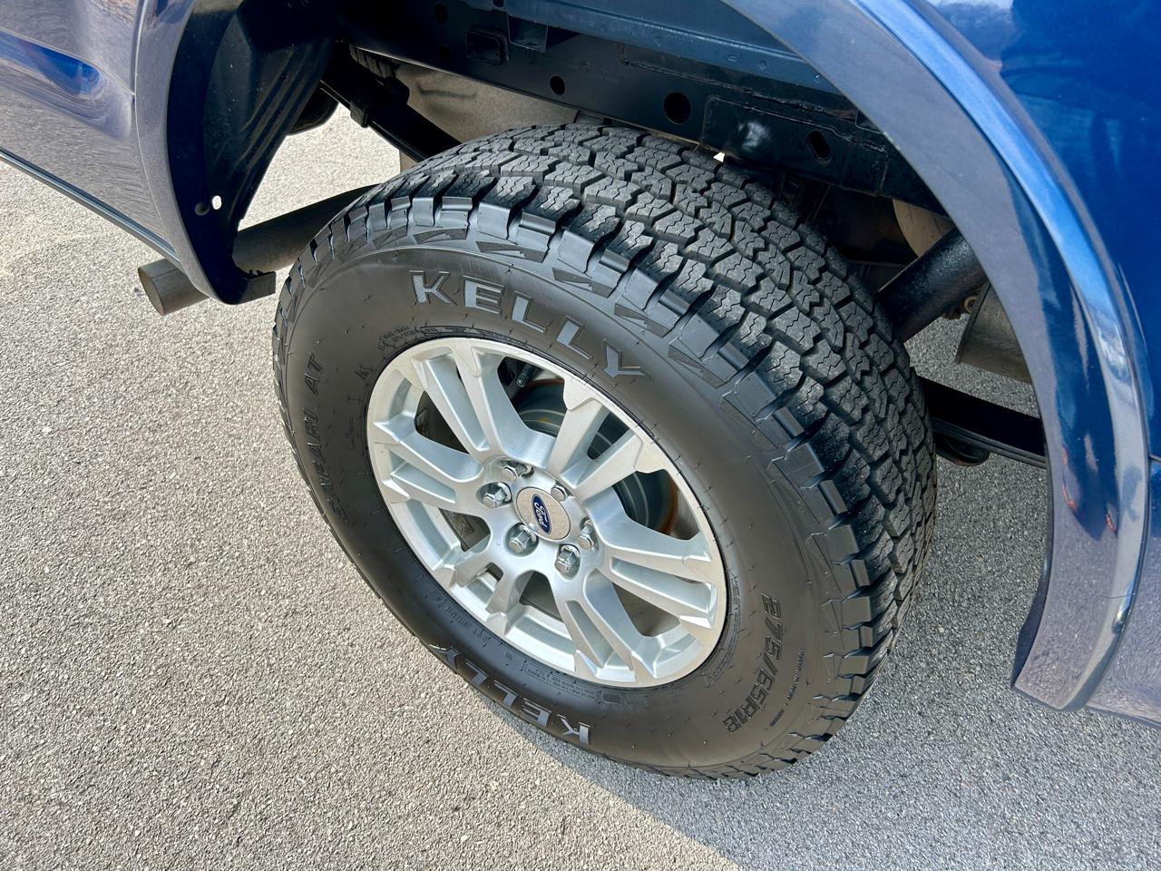 Ford F-150 4WD SuperCrew 145" Lariat 2017