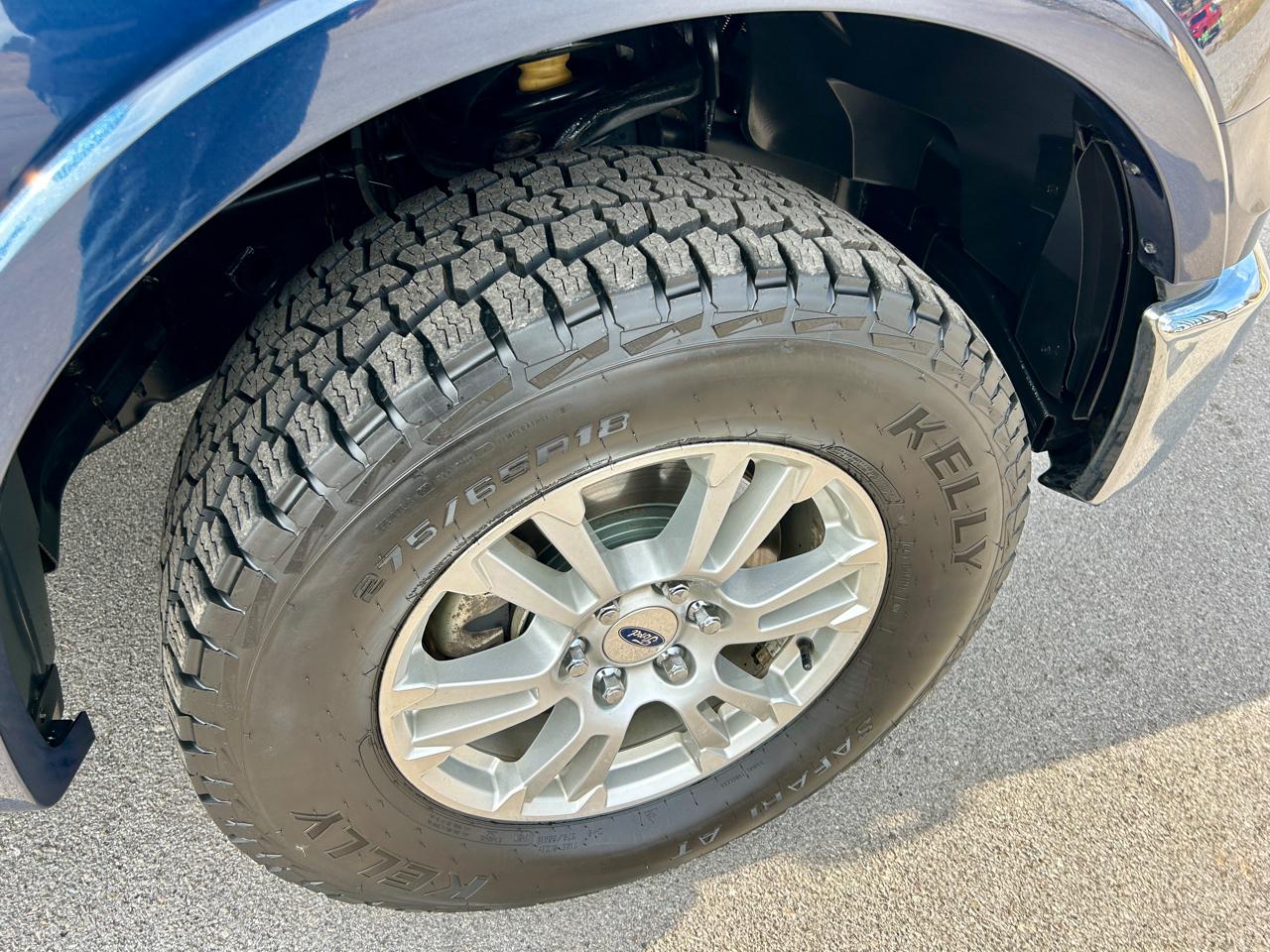 Ford F-150 4WD SuperCrew 145" Lariat 2017