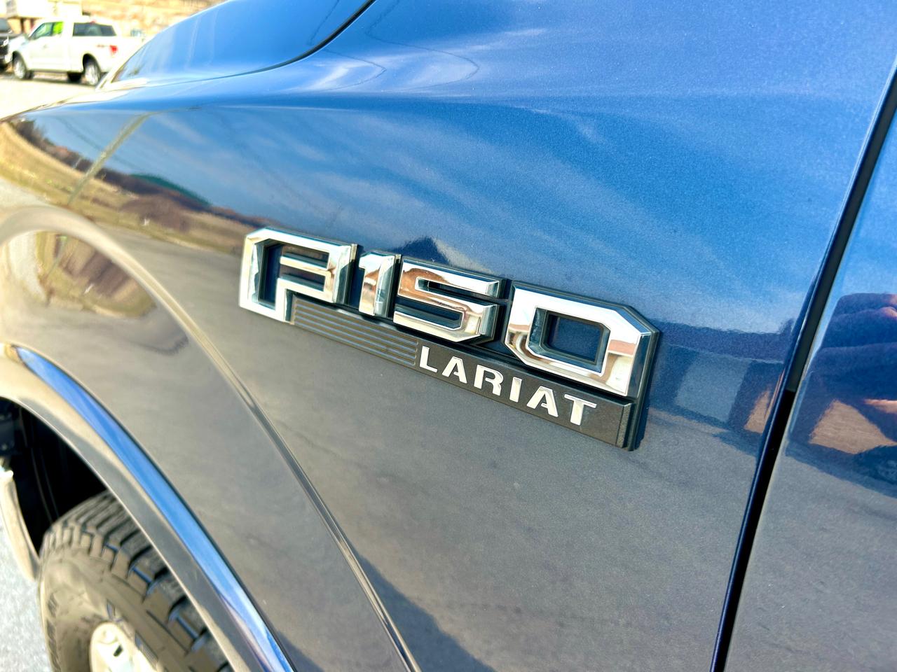 Ford F-150 4WD SuperCrew 145" Lariat 2017