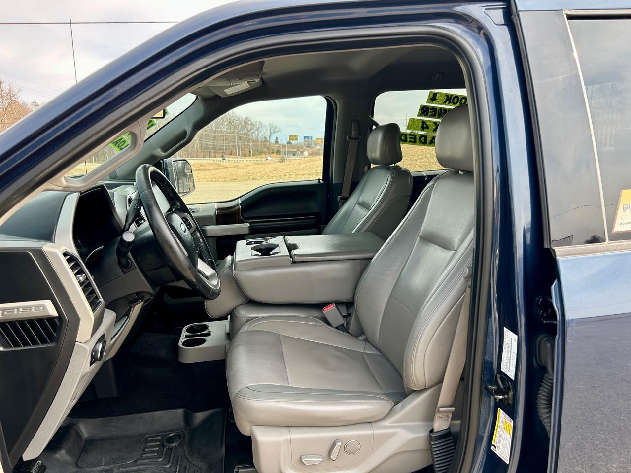 Ford F-150 4WD SuperCrew 145" Lariat 2017