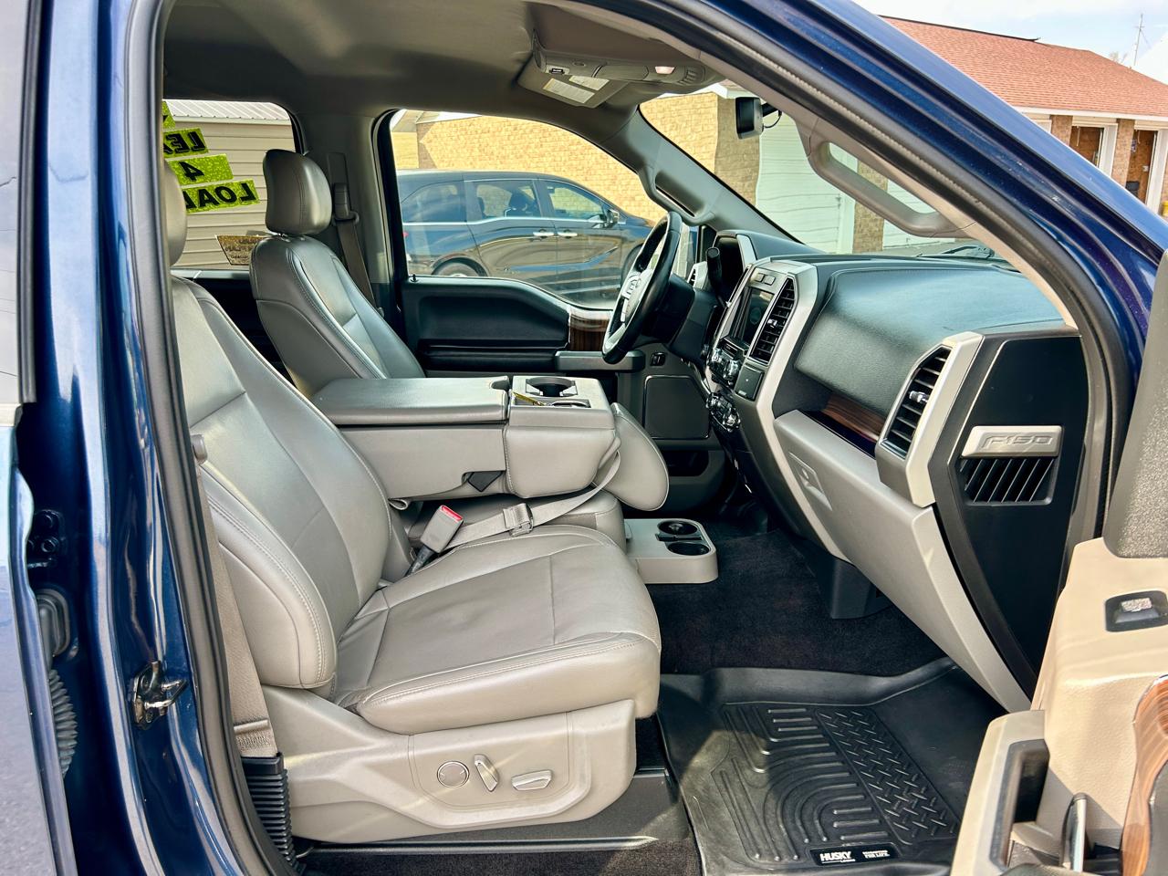 Ford F-150 4WD SuperCrew 145" Lariat 2017