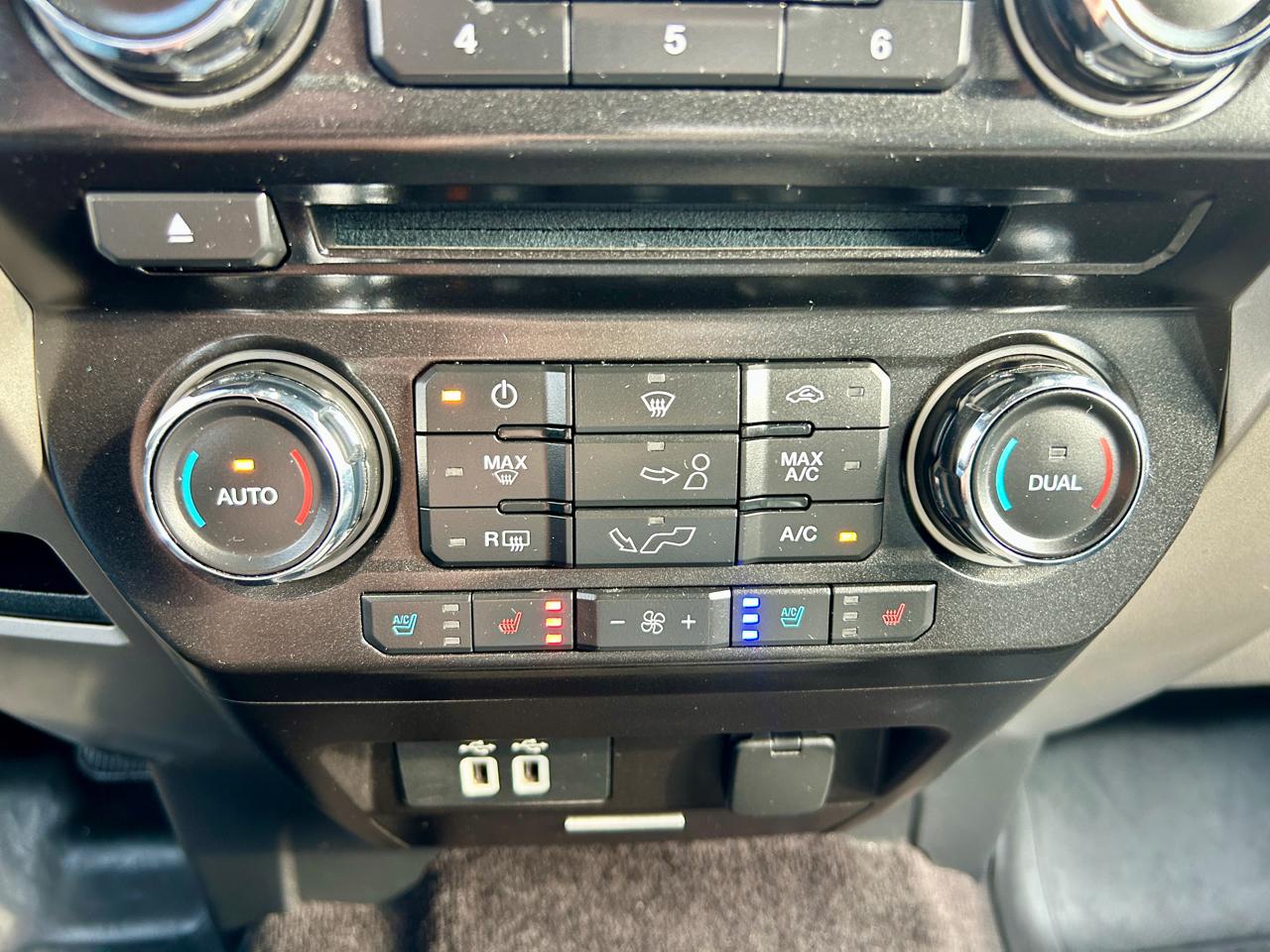 Ford F-150 4WD SuperCrew 145" Lariat 2017