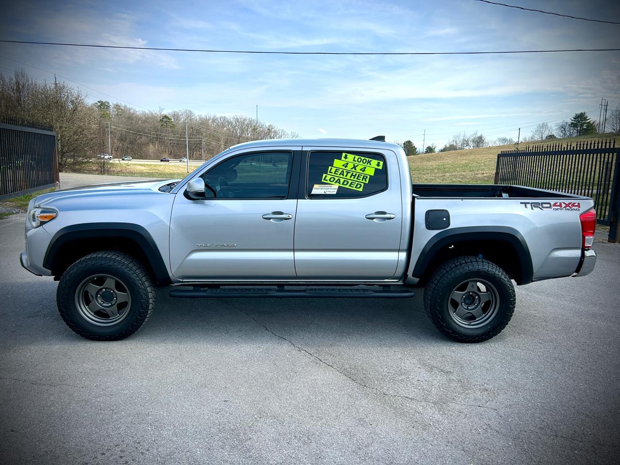 Toyota Tacoma 4WD Double Cab V6 AT TRD Off Road (Natl) 2017