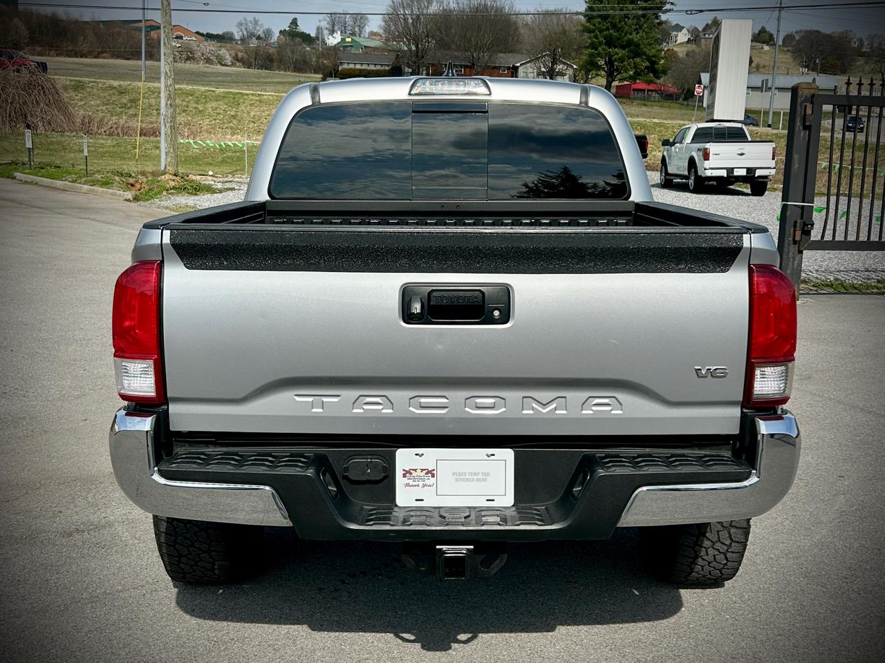 Toyota Tacoma 4WD Double Cab V6 AT TRD Off Road (Natl) 2017