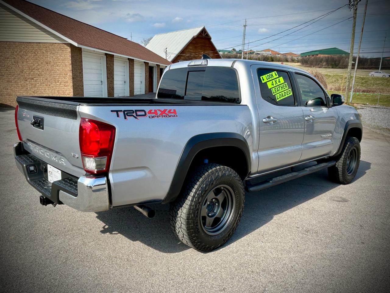 Toyota Tacoma 4WD Double Cab V6 AT TRD Off Road (Natl) 2017