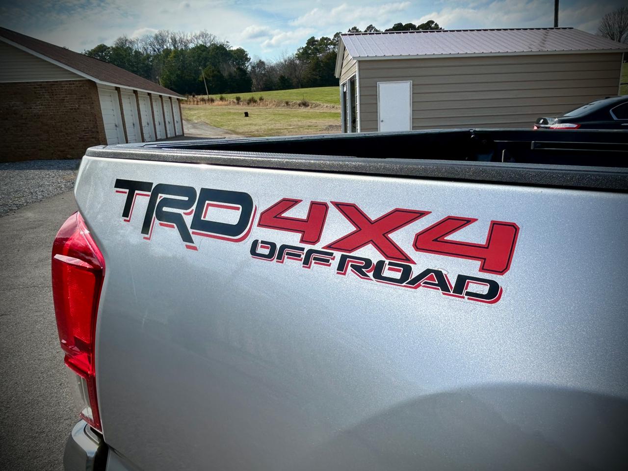 Toyota Tacoma 4WD Double Cab V6 AT TRD Off Road (Natl) 2017