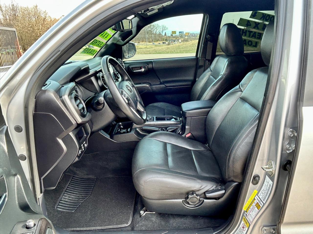 Toyota Tacoma 4WD Double Cab V6 AT TRD Off Road (Natl) 2017