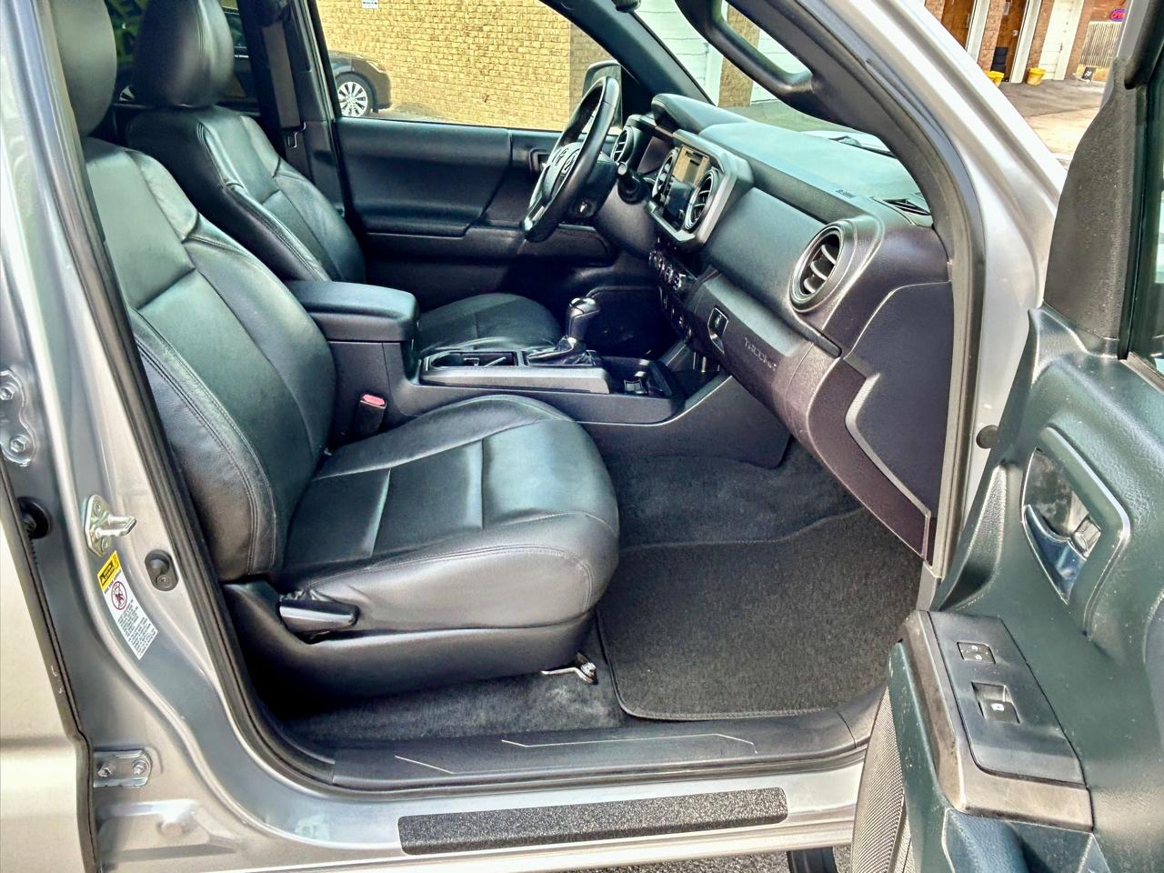 Toyota Tacoma 4WD Double Cab V6 AT TRD Off Road (Natl) 2017