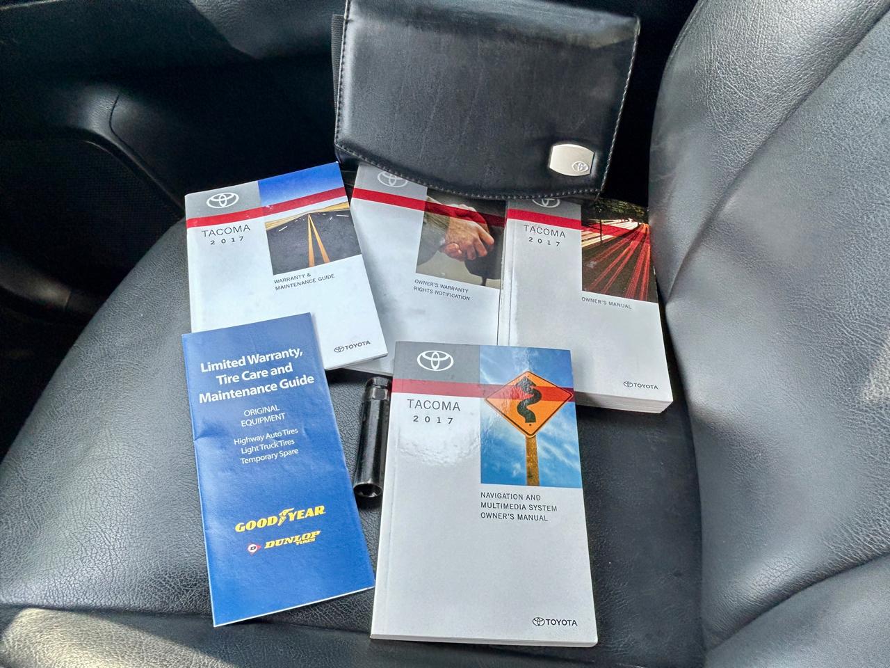 Toyota Tacoma 4WD Double Cab V6 AT TRD Off Road (Natl) 2017