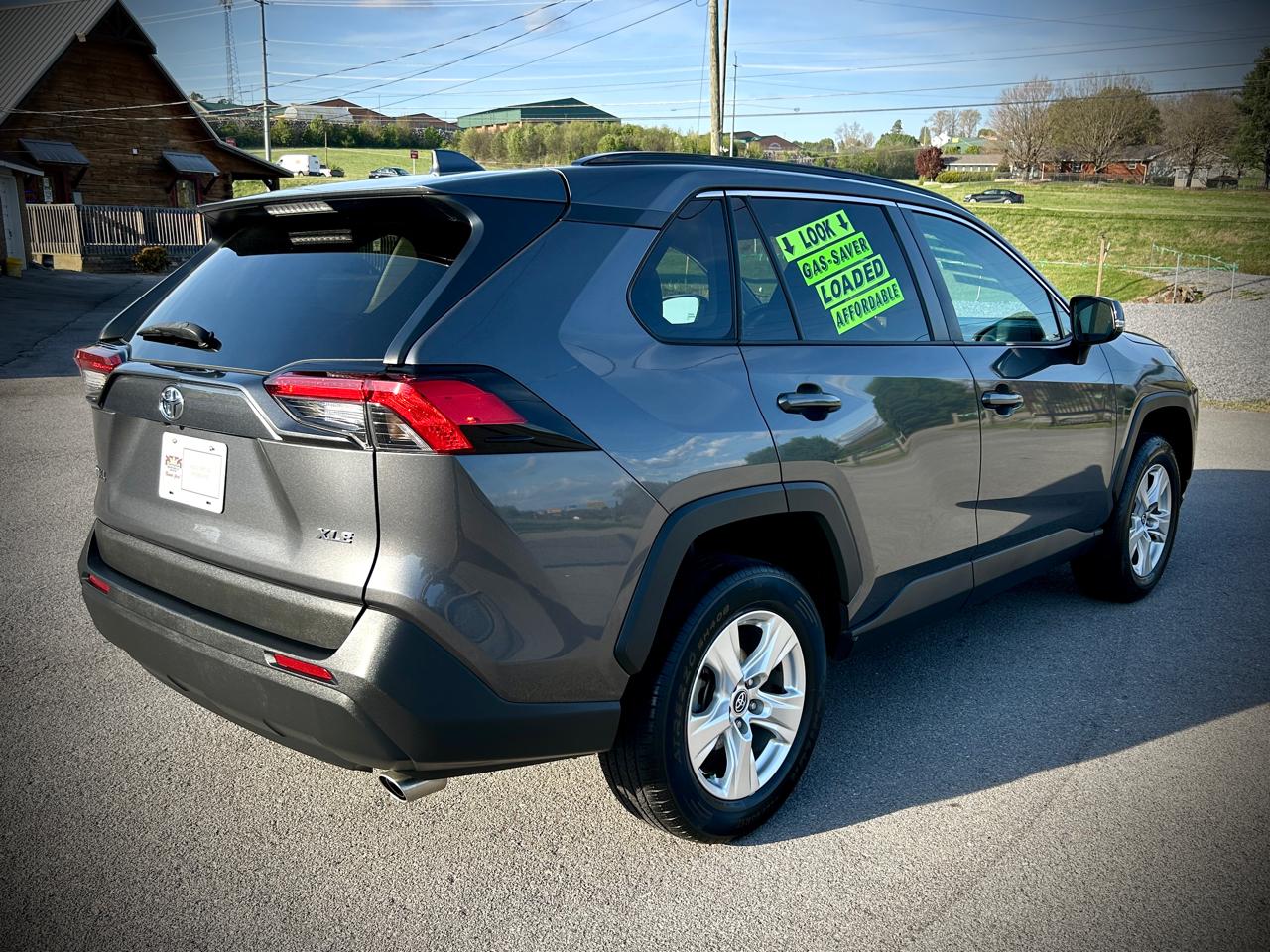 Toyota RAV4 XLE 2021