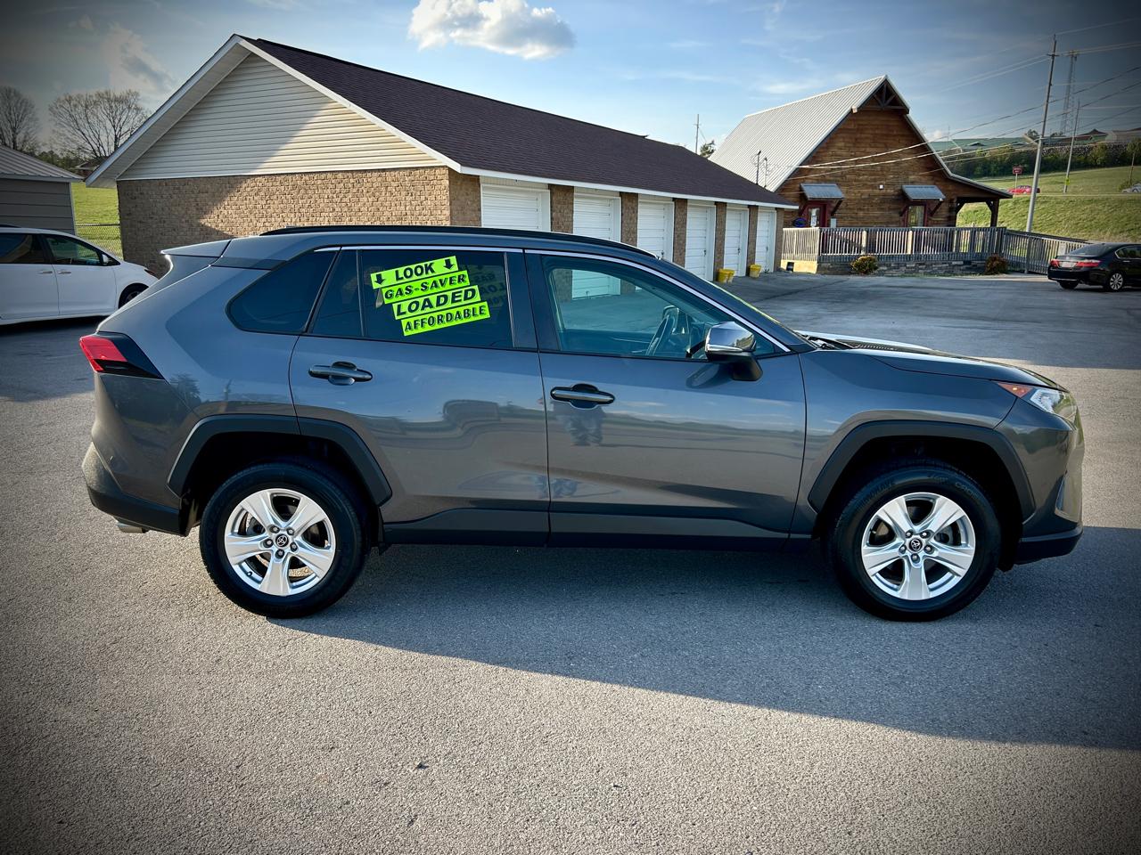 Toyota RAV4 XLE 2021