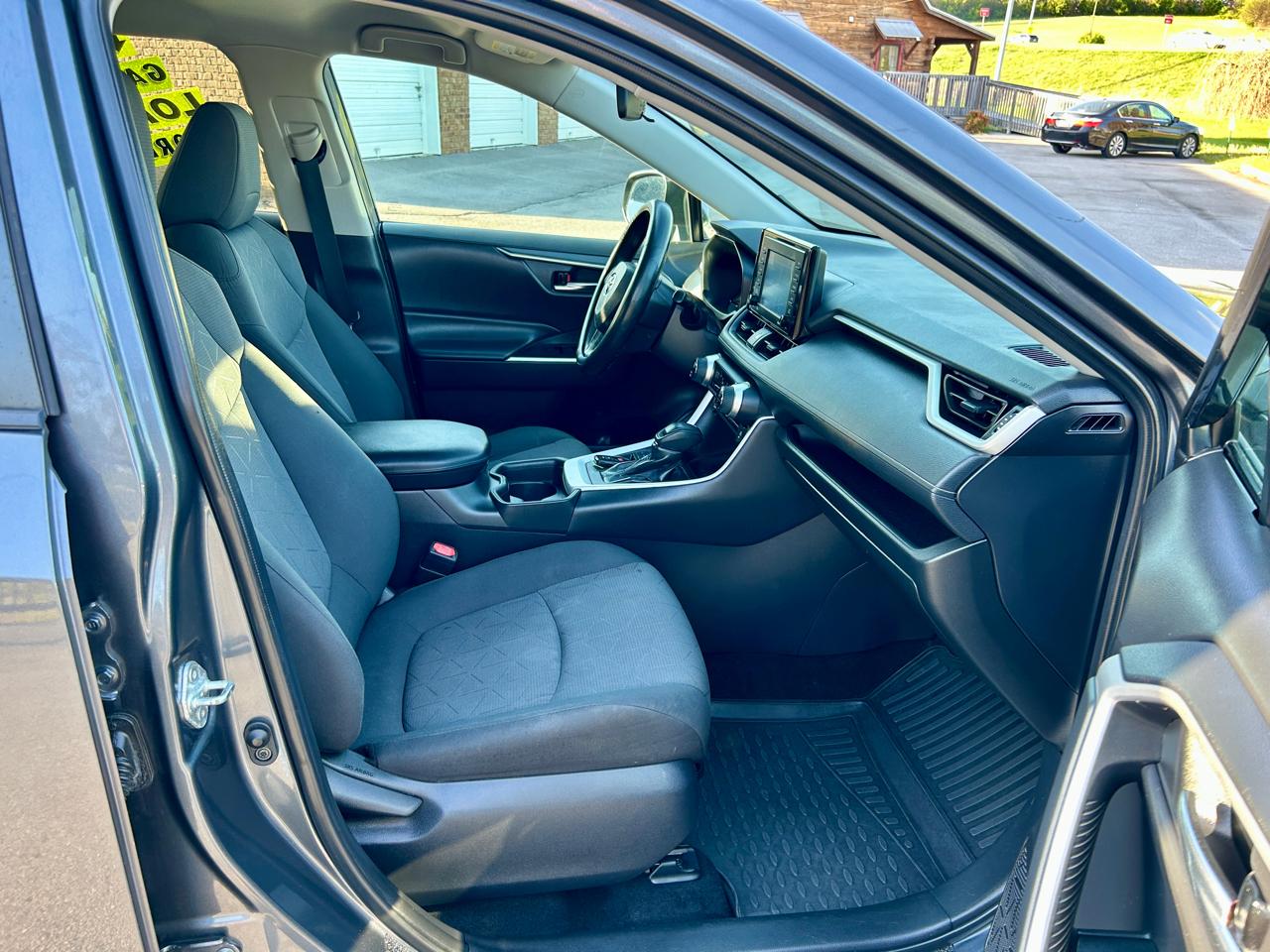 Toyota RAV4 XLE 2021