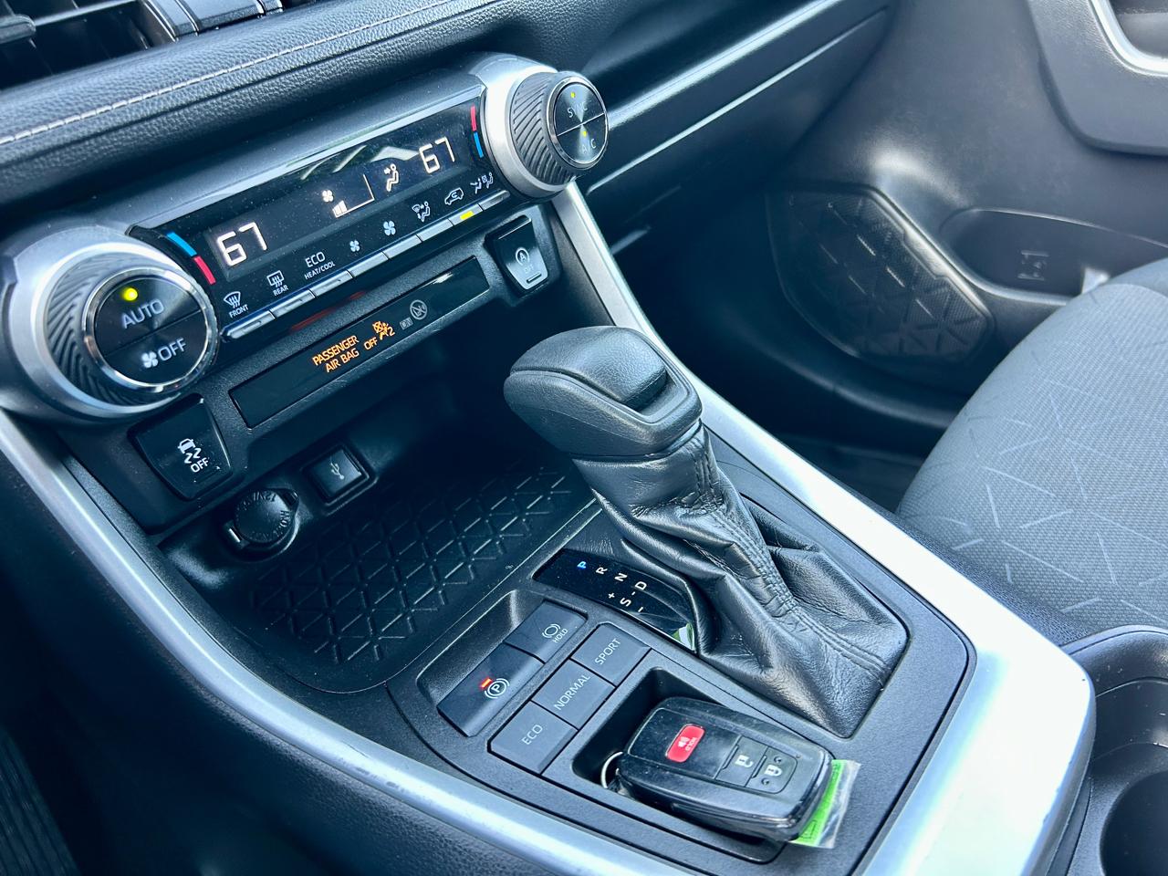 Toyota RAV4 XLE 2021