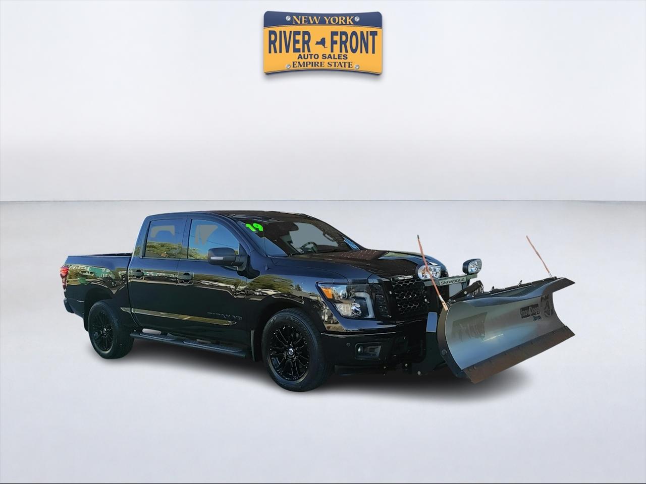 2019 Nissan Titan 4x4 Crew Cab SV