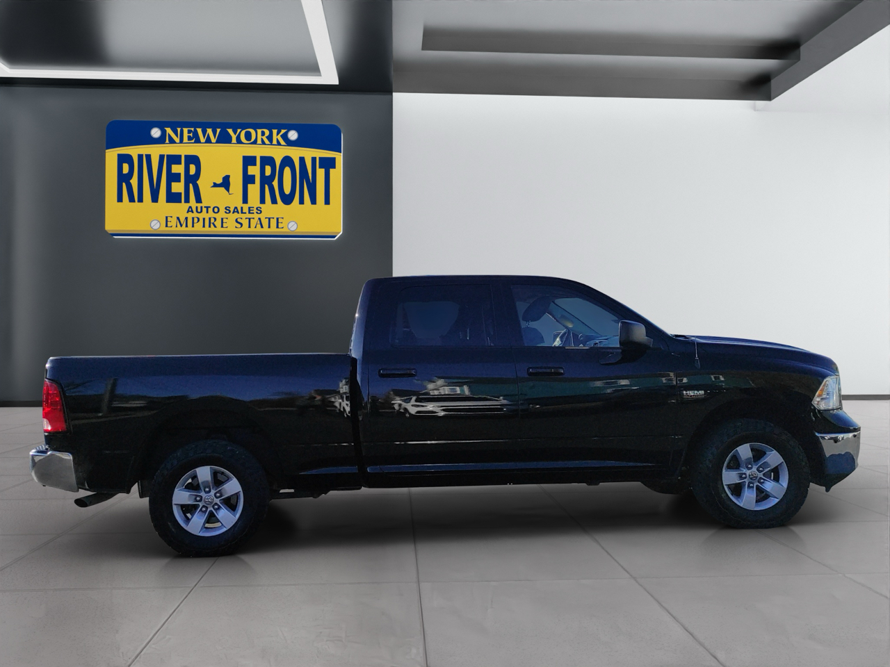 2019 RAM 1500 Classic SLT 4x4 Crew Cab 6'4" Box