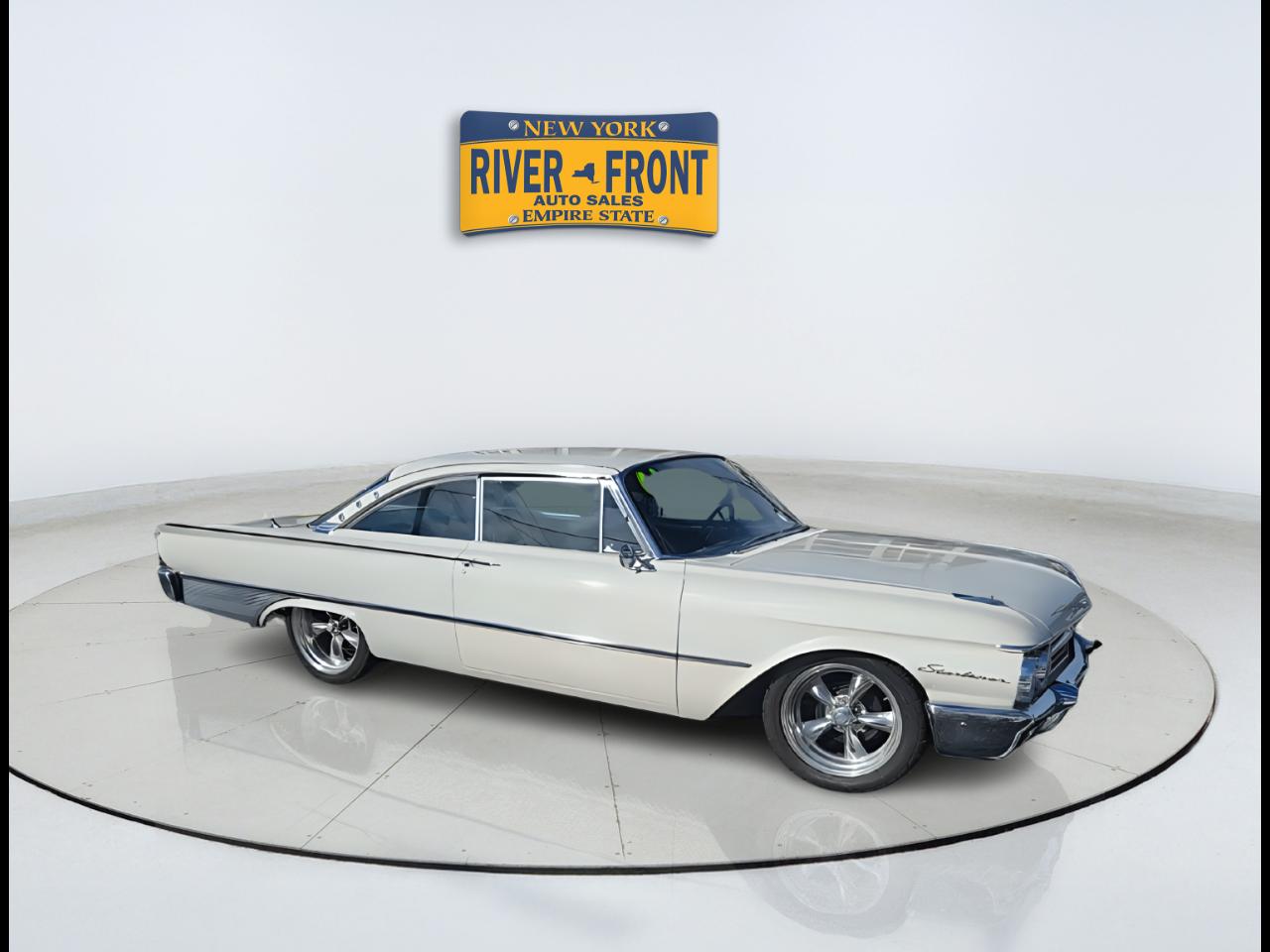 1961 Ford Galaxie Starliner